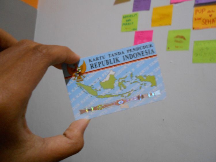 Sampai harus tunjukin KTP segala