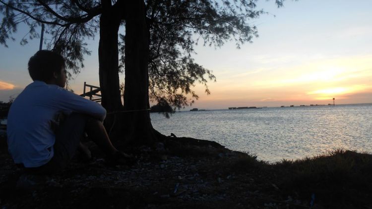 Untuk Cinta yang Belum Selesai dan Kita Berdua yang Gagal Sembunyi