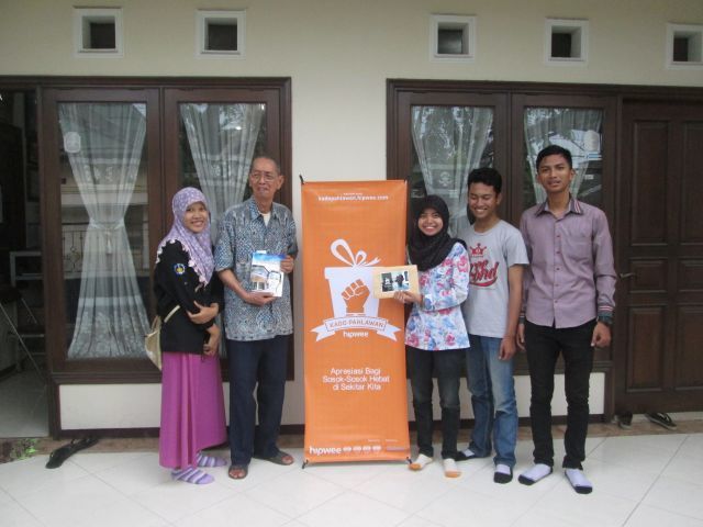 Kado Pahlawan Hipwee Community Surabaya