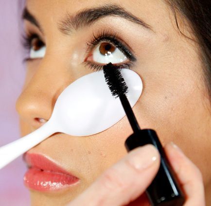 10 Makeup Hack Buat Kamu yang Suka, Tapi Belum Terlalu Biasa. Yuk Dicoba! 15 Sendok plastik pun menyimpan manfaat lain