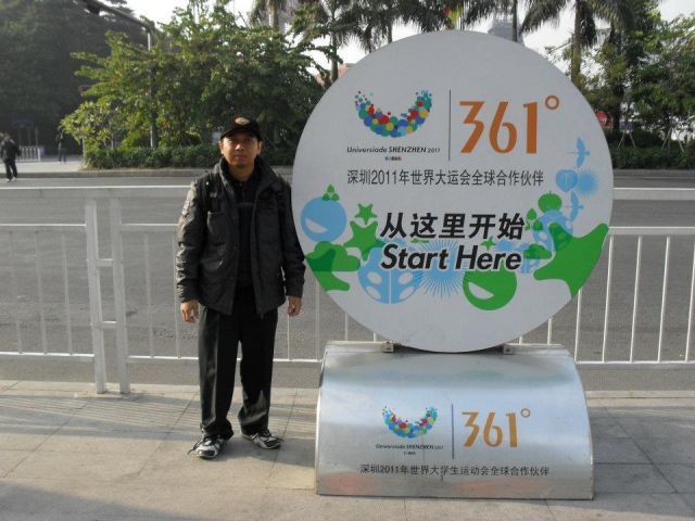 Alfin Hikmaturokhman, MT, Penulis Buku 4G HandBook, Dosen Teknik Seluler, Lulusan Telkom University. Foto diambil saat di China