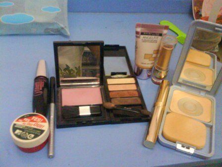 cewek yang ber make up