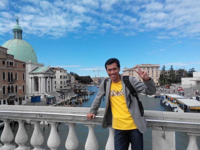 Heru Priyanto, MBA, Salah satu penggagas Banyumas Runners,  Dosen Manajemen bisnis Lulusan Asian Institute of Management, National University of Singapore. Foto diambil saat di Venesia