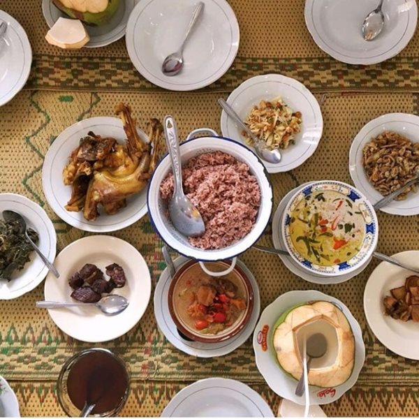 Lesehan Nasi Merah Pari Gogo 