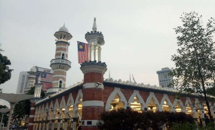 [CERPEN] Perjumpaan Singkat yang Bermakna di Masjid Malaysia