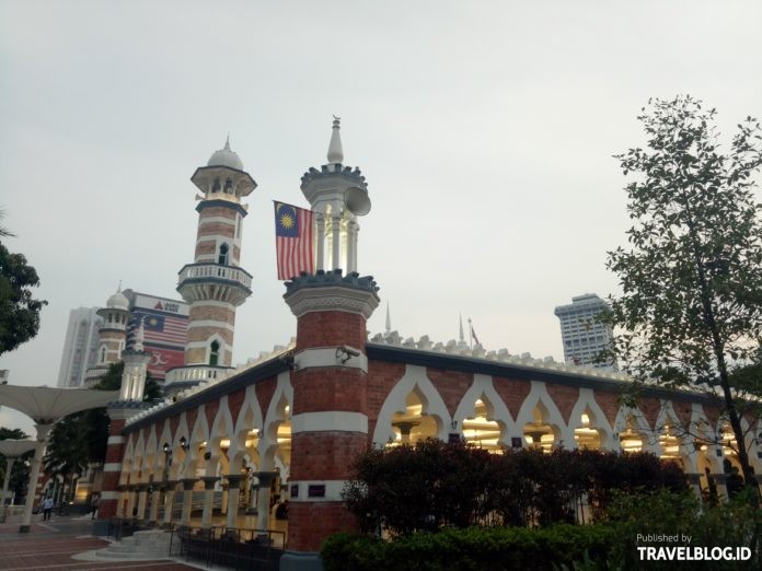 [CERPEN] Perjumpaan Singkat yang Bermakna di Masjid Malaysia