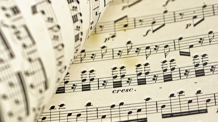 Dampak Mendengarkan Lagu dengan Lirik Negatif Terhadap Emosi Manusia, Ternyata Sangat Berpengaruh Lho