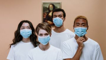 Tetap Bekerja Demi Kita yang #DiRumahAja, 5 Profesi Ini Patut Diapresiasi