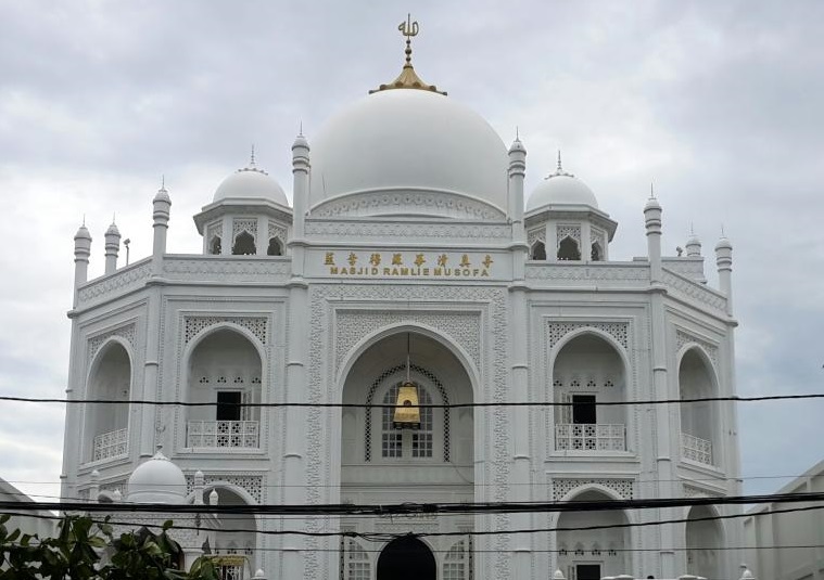 Penamaan masjid diambil dari nama keluarga