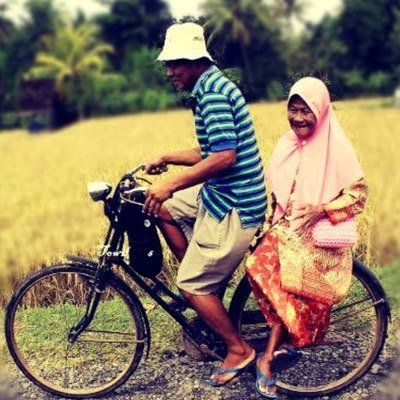 Nenek ku sayang