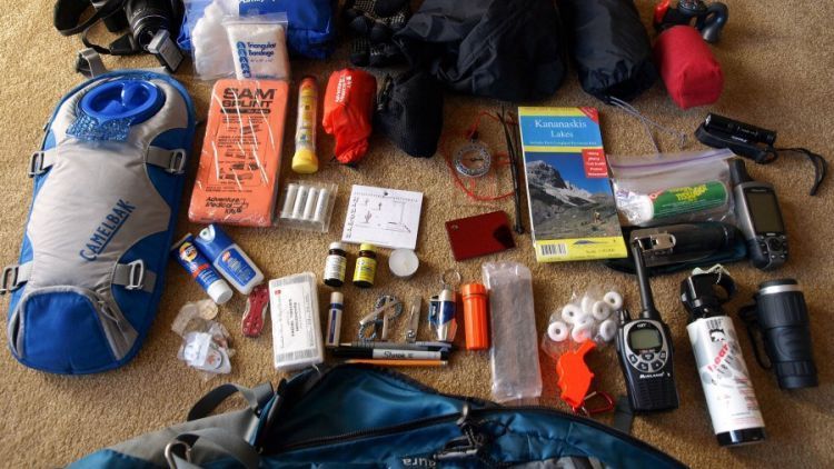 Peralatan yang Wajib dibawa Saat Mendaki Gunung