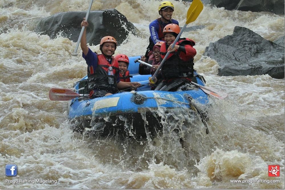 Rafting Menyusuri Sungai Progo Saat Liburan di Magelang