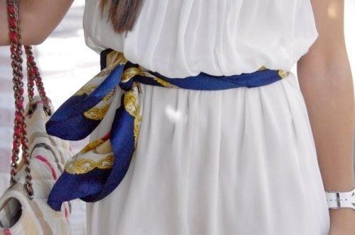 Jadikan scarf sebagai pengganti sabukmu