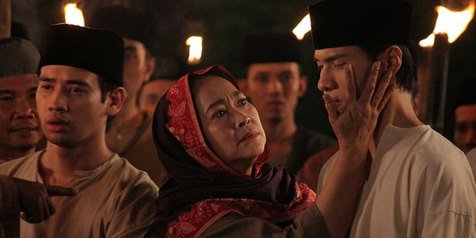 Setelah Fedi Nuril, Masih Ada Calon Imam Kita Bersama. Herjunot Ali Tersedia~ 20 Junot berkesempatan beradu akting dengan Yenny Rachman di film ini.