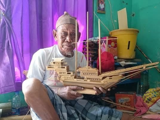 Kakek Sukardi yang gigih belajar