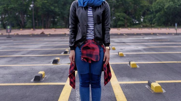 6 Casual HOTD ala Selebgram Berhijab Indonesia