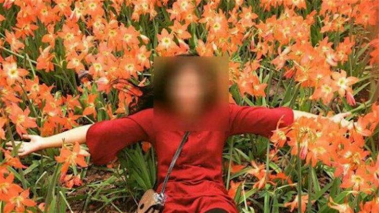 Mengabadikan Foto Diri Sih Sah-Sah Aja. Tapi Jangan Lupakan Keselamatanmu dan Lingkungan Sekitar Juga! 22 Apa iya harus gini juga?