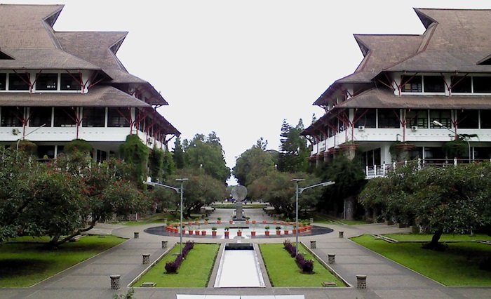 26 Suka-Duka yang Paling Sering Kamu Rasa Sebagai Mahasiswa ITB. Anak ITB Sejati, Pasti Ngerti! 57 Institut Teknologi Bandung - ITB