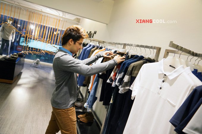 cowok jarang beli baju, tapi sekalinya beli bikin dompet tipis