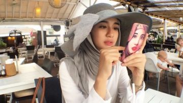 10 Inspirasi dari Laudya Cintya Bella Buat Cewek Berjilbab yang Mau Tampil Sederhana Tapi Anggun