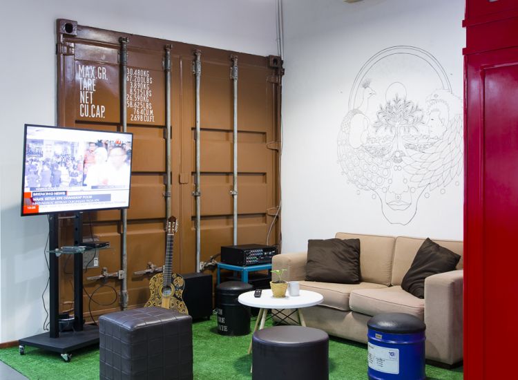 co-working apa kamar sendiri nih? Nyaman bener!