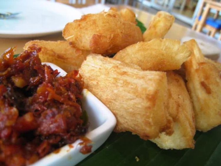 Ketela pakai Sambal Roa