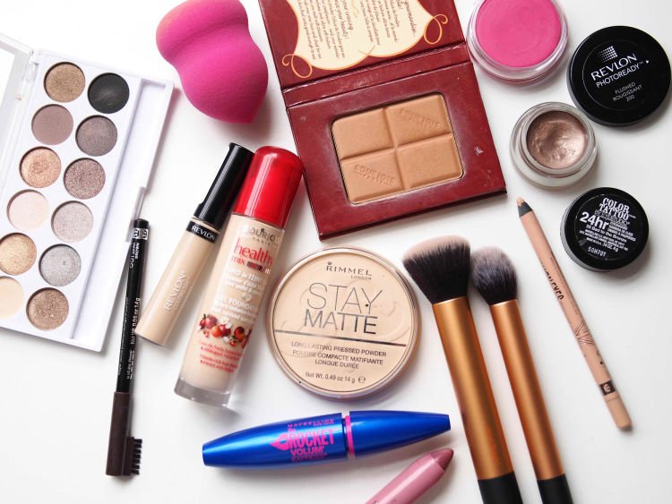 Kadang masih suka bingung nyebutin alat make up