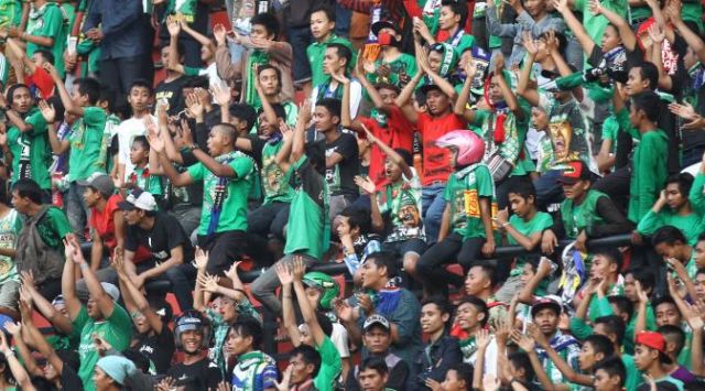 Takut hilang ya helm-nya mas?