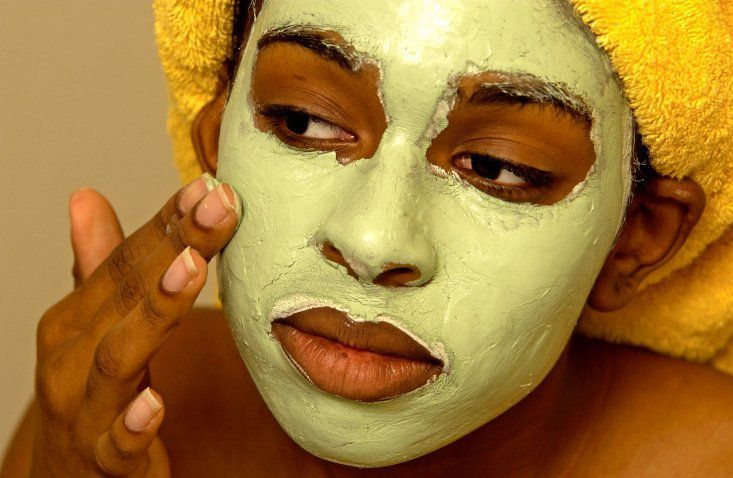 Kamu ke Salon Cuma Setahun Sekali? Cobain Aja Yuk 7 Tips Merawat Diri Sendiri Ini! 18 Woman putting on a facial mask