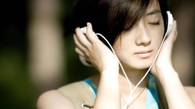 11 Hal yang Bakal Kamu Rasakan, Kalau Ditinggal Nikah Sama Mantan Atau Gebetan 27 gimana kalau dengerinnya lagu yang bikin semangat?