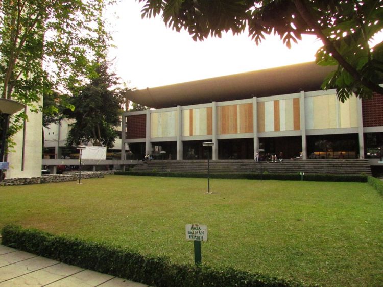 26 Suka-Duka yang Paling Sering Kamu Rasa Sebagai Mahasiswa ITB. Anak ITB Sejati, Pasti Ngerti! 79 tempat bersendau gurau kamu sekaligus mengadu kepada Tuhan
