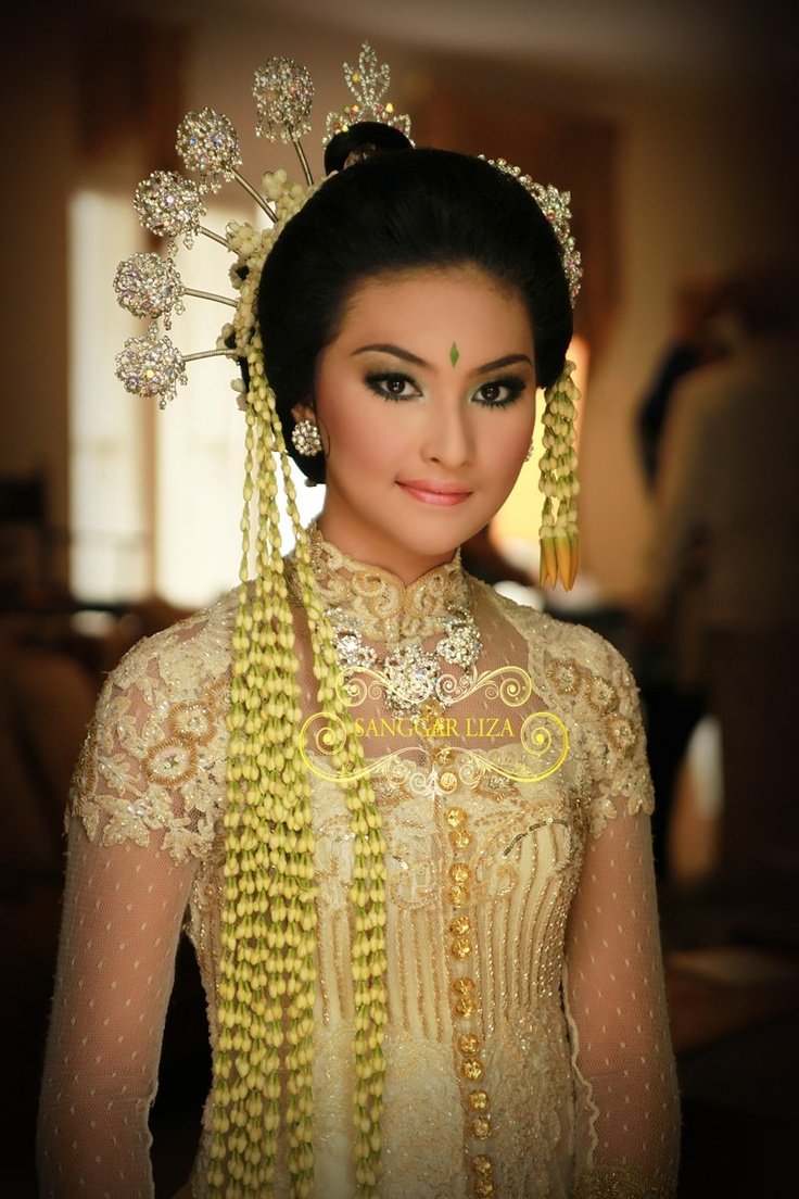 7 Ragam Kebaya Pengantin Sunda yang Bisa Jadi Pilihanmu 7 Ragam Kebaya Pengantin Sunda yang Bisa Jadi Pilihanmu