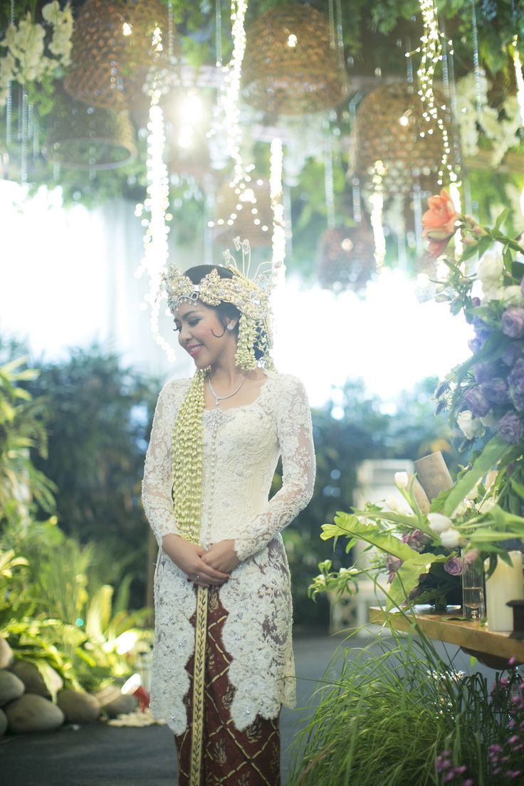 Kebaya putih cocok untuk akad nikahmu..