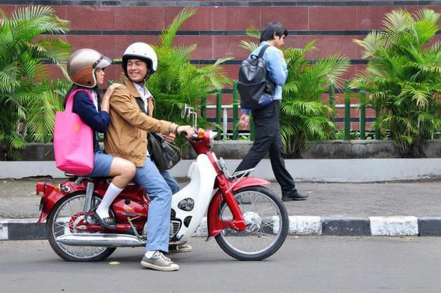 58 Koleksi Gambar Kartun Romantis Boncengan HD Terbaik