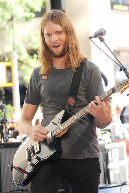James Valentine nih gitarisnya...