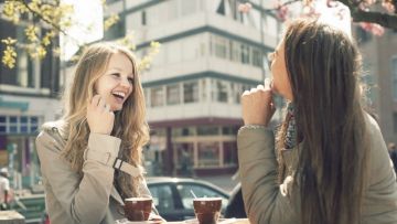 Dear Para Introvert, 10 Cara Ini Layak Dicoba Supaya Langsung Akrab dengan Orang yang Baru Ditemui