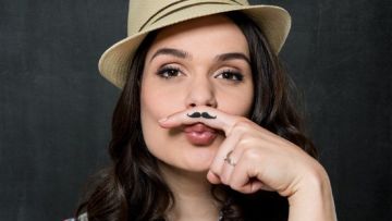 7 Alasan Inilah yang Membuktikan Bahwa Cewek Berkumis Tipis Itu Punya Aura Kecantikan yang Berbeda