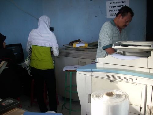 Bisa jadi waktu itu gak nemu tukang fotocopy yang mau