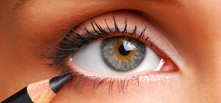 44-Wear-Pencil-Eyeliner-The-Right-Way