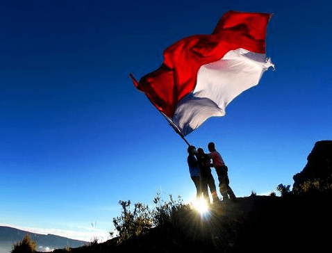 Cantumkan juga manfaat studi yang kamu ambil dan kontribusinya untuk Indonesia.