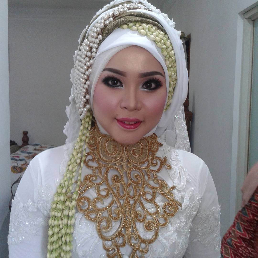 9 Inspirasi Jilbab Simpel Nan Elegan Untukmu Calon Pengantin Yang