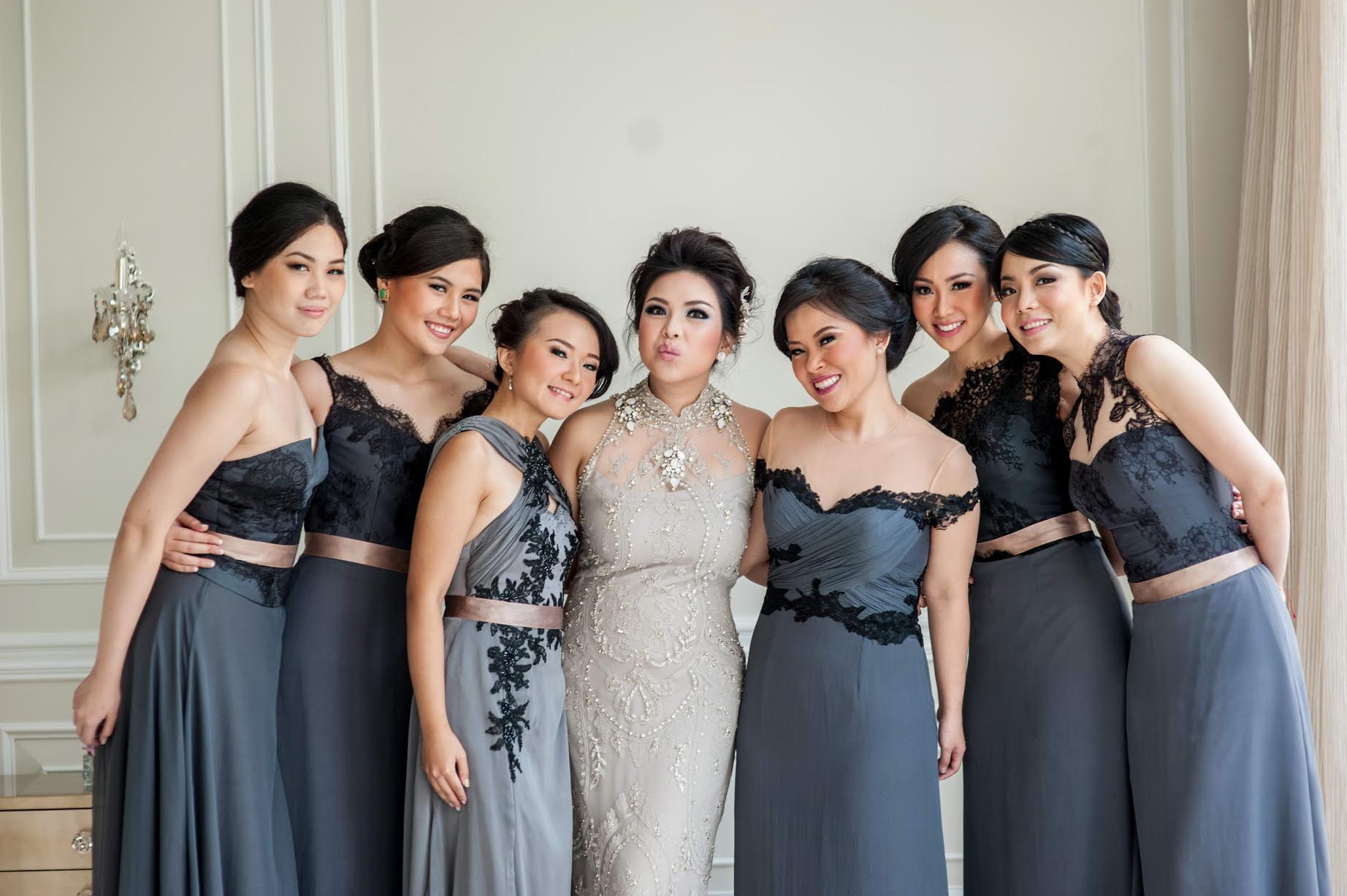 12 Inspirasi Gaun Bridesmaid Ini Cocok Kamu Berikan Untuk Sahabat 12 Inspirasi Gaun Bridesmaid Ini Cocok Kamu Berikan Untuk Sahabat