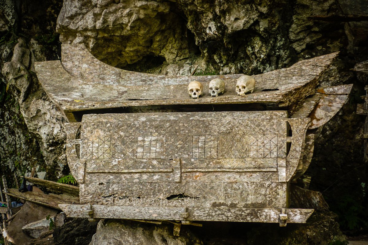 Bukannya Bikin Kamu Bergidik Ketakutan, Wisata Kematian Tana Toraja Justru Bikin Kamu Terpesona! Datang dan Buktikan Deh!