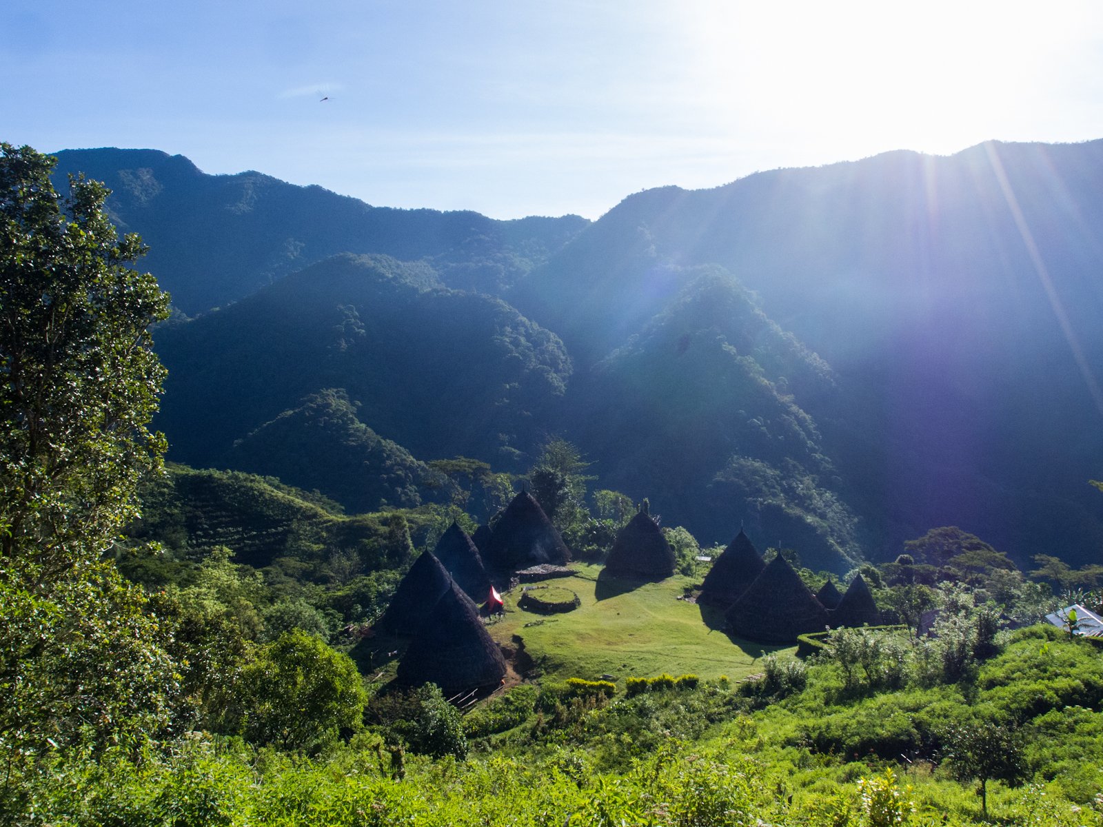Sekali Seumur Hidup, Berpetualanglah ke Wae Rebo! Negeri Dongeng yang Kini Mendunia.