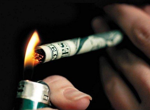Duit kok dibakar? Disumbangi aja gih! Banyak yang butuh kok