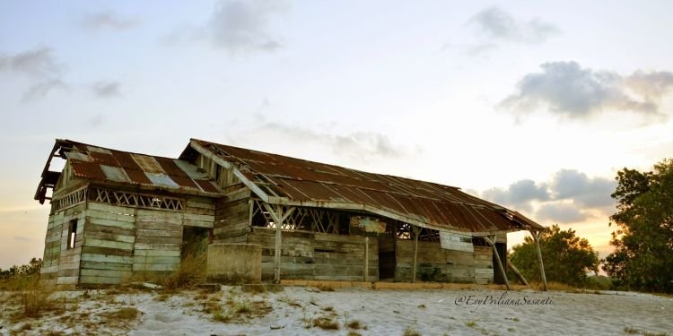 SD Laskar Pelangi yang melegenda.