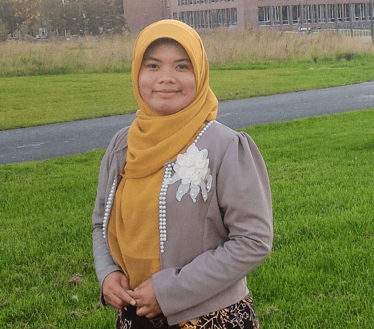Ditolak Beasiswa Sekali Bukan Akhir Segalanya. Coba Deh Belajar Dari Perjuangan Mereka! 14 Zakiyah, mempersiapkan aplikasi dengan matang.