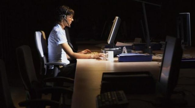 Bekerja di malan hari (Foto: lifehack.org)