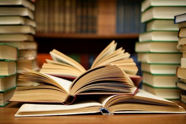 buku dan aroma magisnya