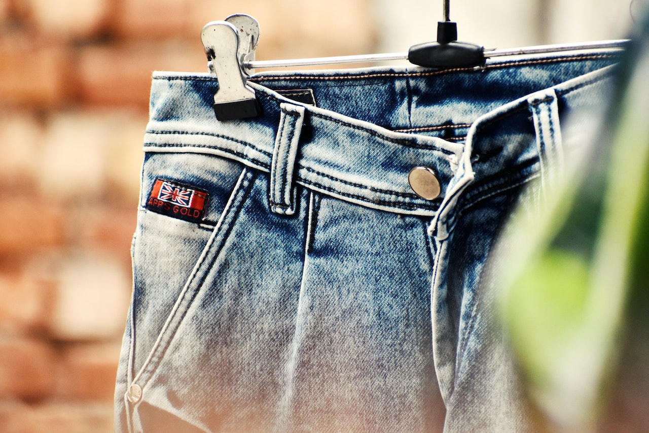 Susah Move On dari Celana Jeans? 9 Aturan Merawat Jeans Ini Wajib Kamu Tahu!